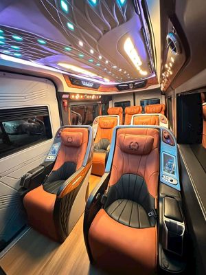 Dcar Limousine 9 chỗ 2025