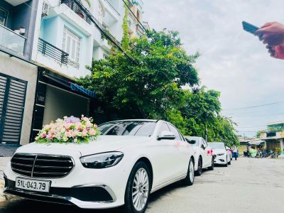 Xe Hoa Mercedes E300 New