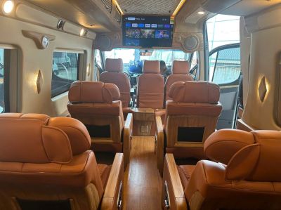 Dcar Limousine 9 chỗ 2025