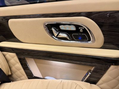 Xe Limousine 9 chỗ Kingdom 2025