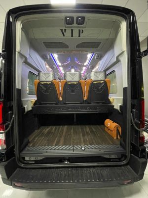 Dcar Limousine 9 chỗ 2025