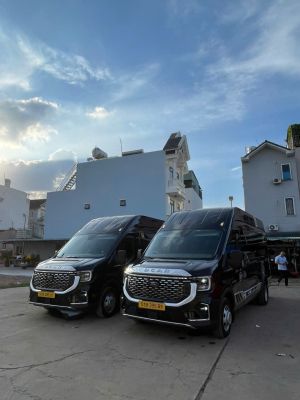 Dcar Limousine 9 chỗ 2025