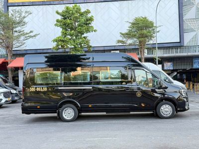 Xe Limousine 9 chỗ Kingdom 2025