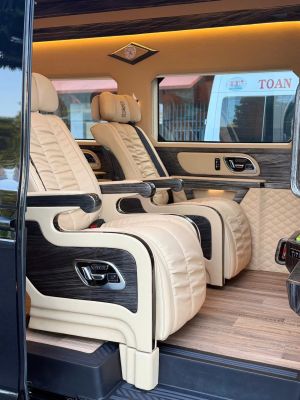 Xe Limousine 9 chỗ Kingdom 2025