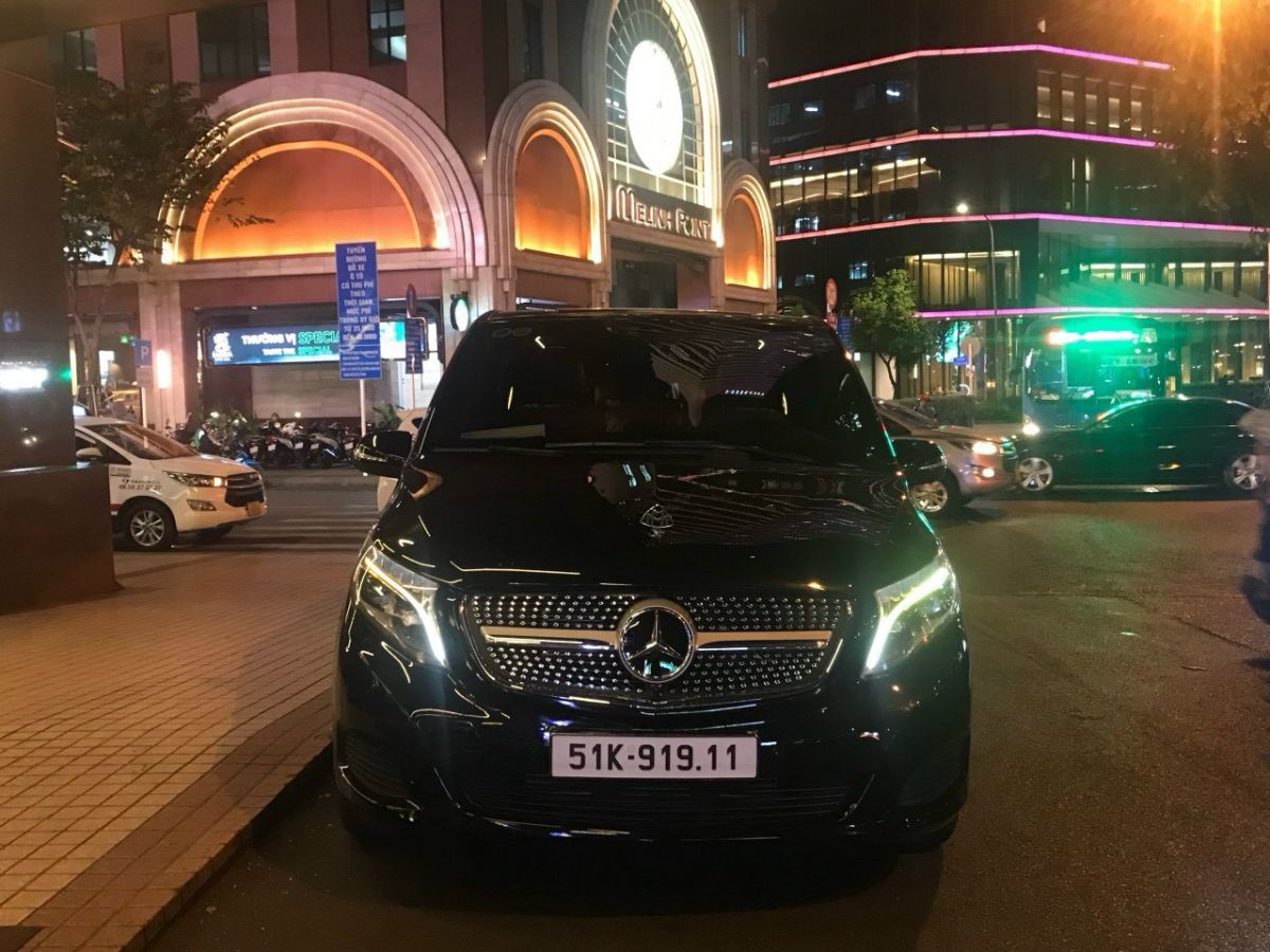 Thu&ecirc; xe Mercedes V250: N&acirc;ng tầm trải nghiệm chuyến đi của bạn c&ugrave;ng Sun Car VIP