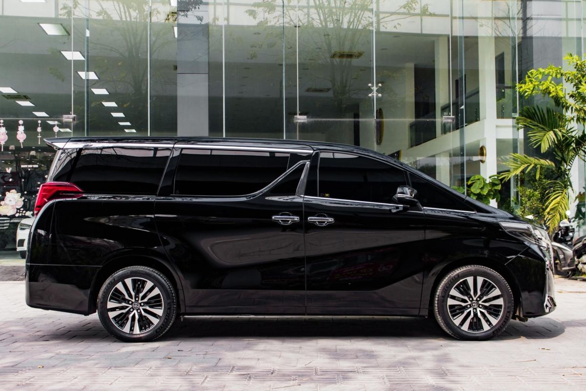 Chuy&ecirc;n cơ mặt đất Toyota Alphard thời thượng đẳng cấp v&agrave; tiện nghi vượt trội