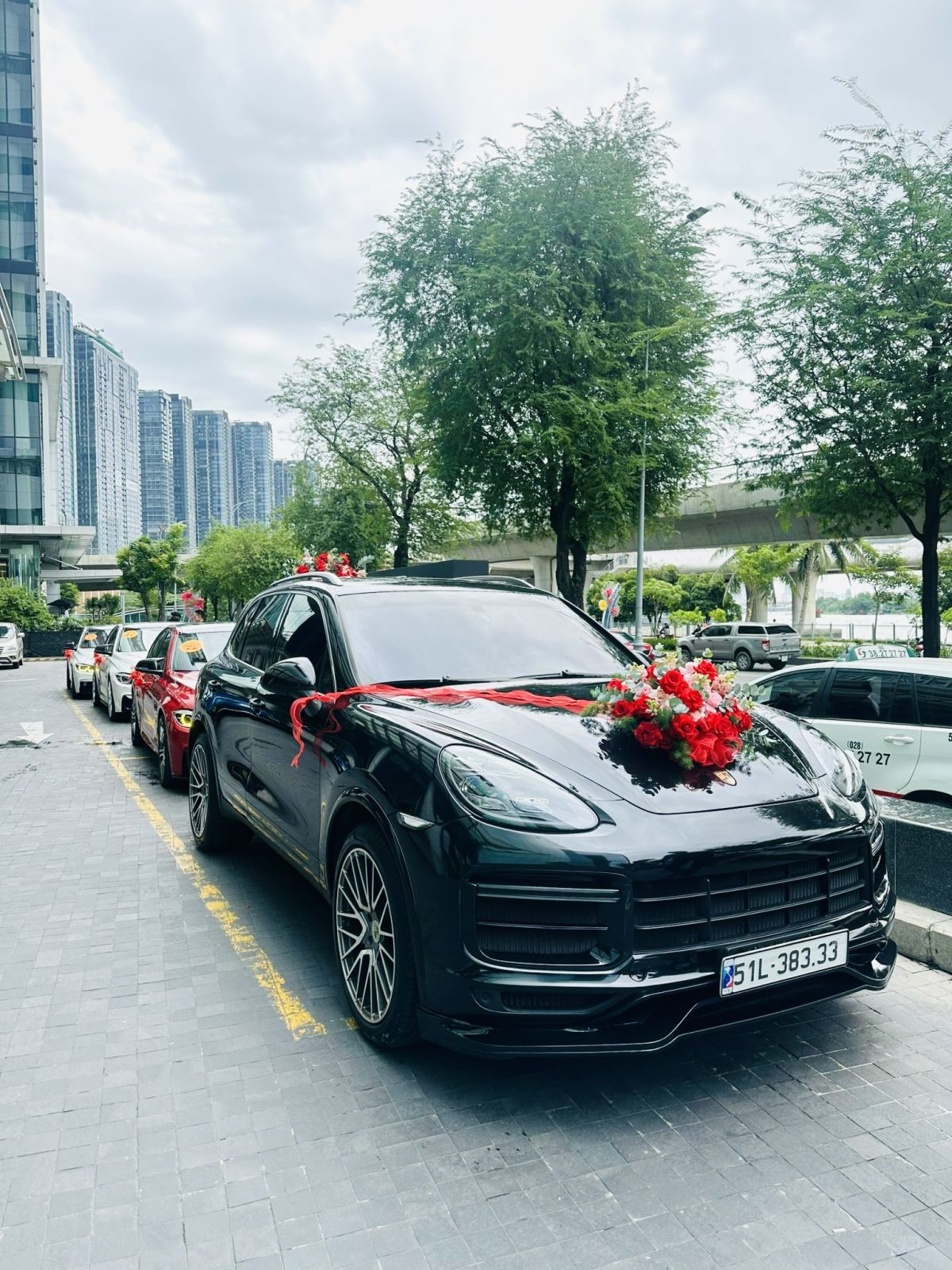 Lễ cưới đẳng cấp c&ugrave;ng d&agrave;n si&ecirc;u xe BMW, Porsche từ Sun Car VIP