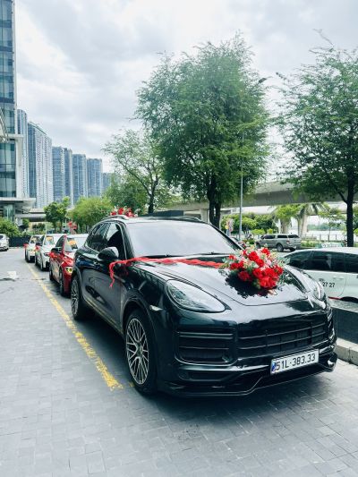 Lễ cưới đẳng cấp c&ugrave;ng d&agrave;n si&ecirc;u xe BMW, Porsche từ Sun Car VIP